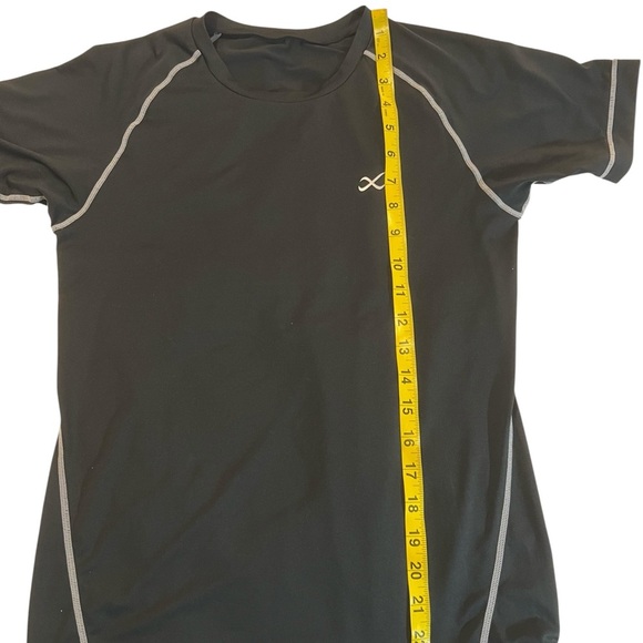 CW-X Black Activewear Pullover T-Shirt Top M white Stitch Detail Women’s - Picture 6 of 11